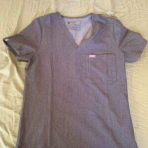 Figs Women's Short Sleeve V-Neck Tee in Gray